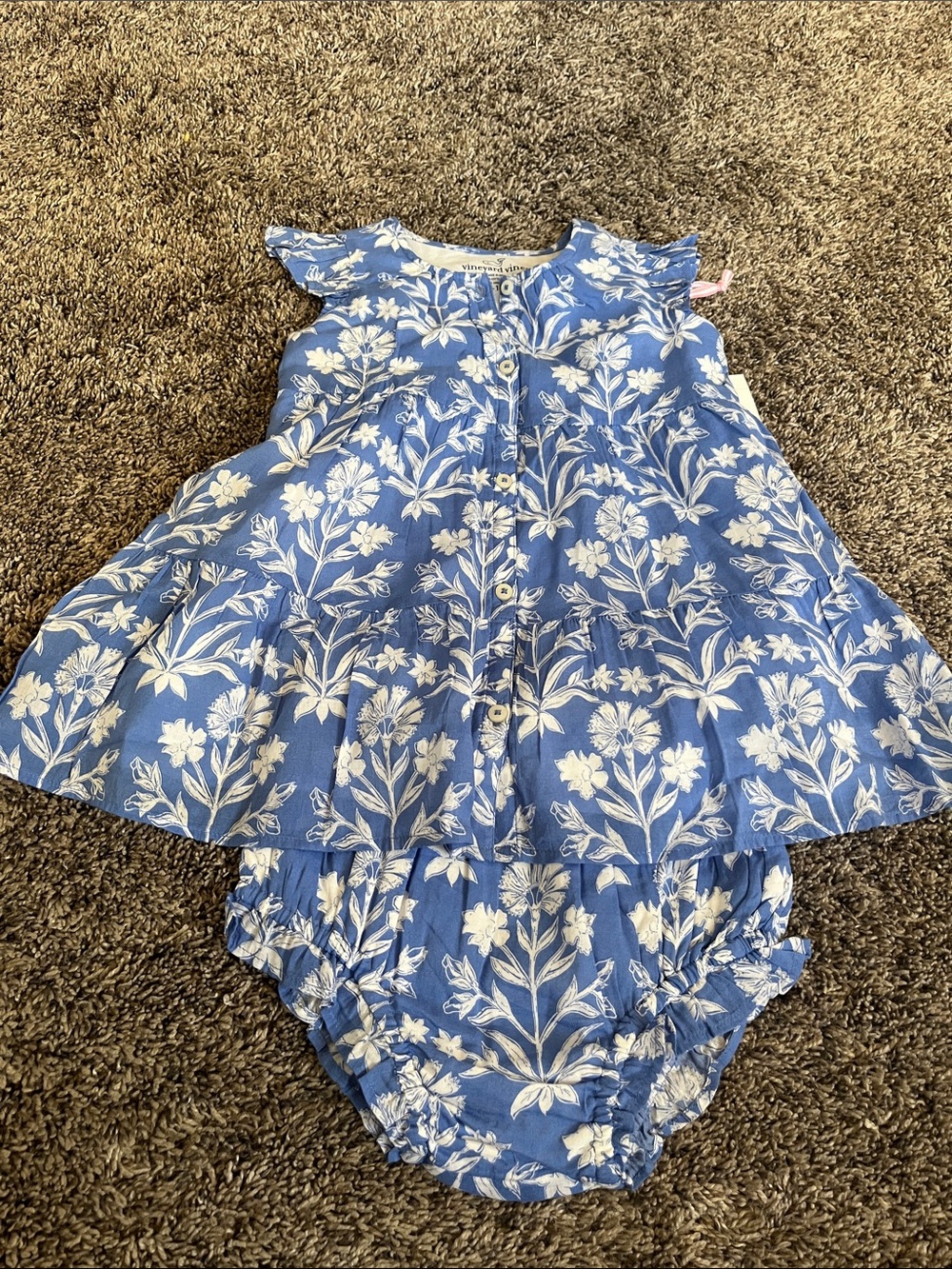 Vineyard Vines blue/white Floral Baby Dress with Bloomers!  So cute. Baby 12-18